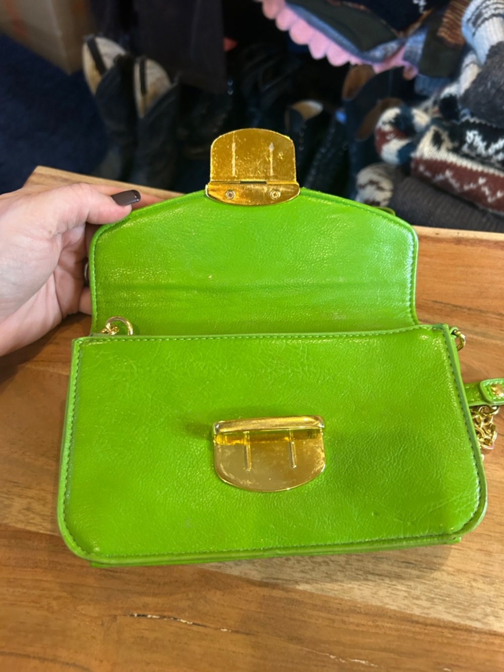 Vintage Baci Green Leather Crossbody Bag with Gold Hardware - Picture 4 of 9